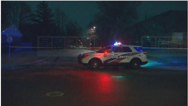 深夜男子帶槍傷敲民宅求助 警方仍未知槍擊發生於何處