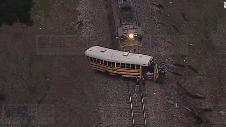 德克薩斯州火車撞校車 一名男孩遇難
