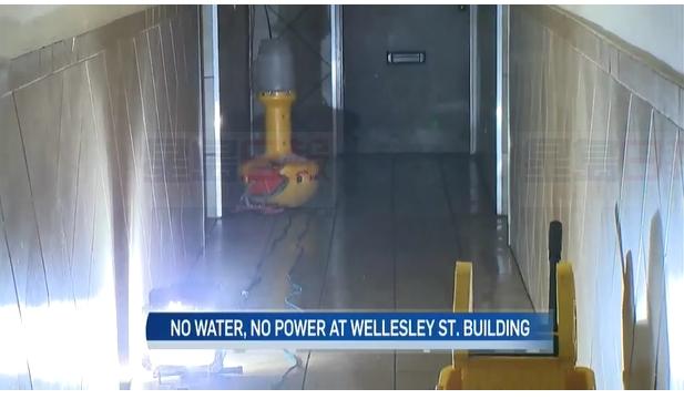 天寒地凍33層高樓斷水斷電