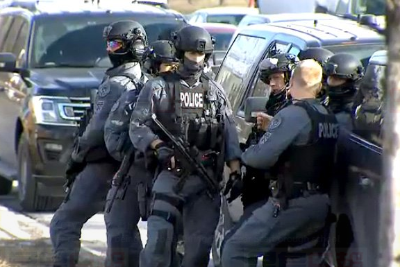 惡煞亮刀錘士嘉堡高中外打鬥   涉校內學生2少年受傷