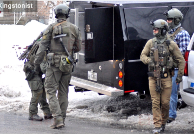 京士頓拘2青年1控恐怖主義罪  另1敘利亞難民未提檢控