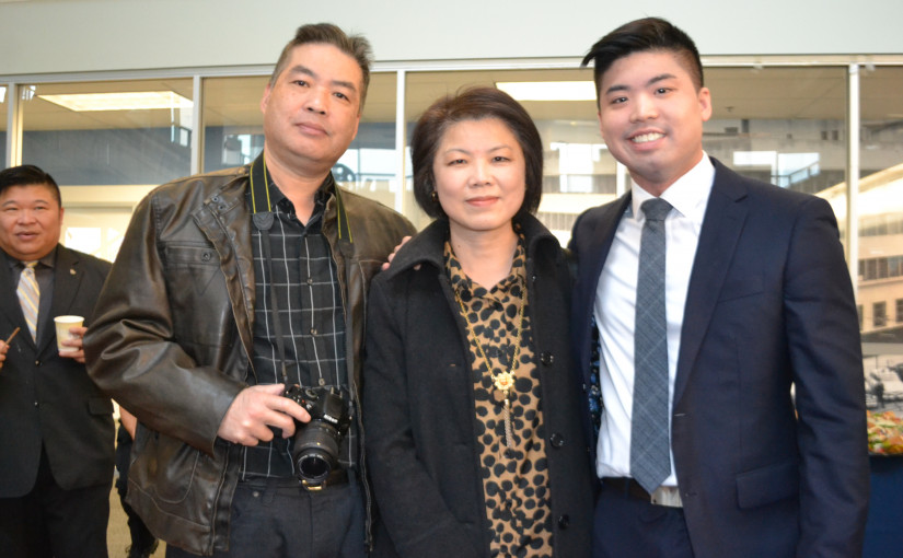 溫市15位警員周四宣誓入伍，一華裔警員放棄銀行工作，追尋警察夢想