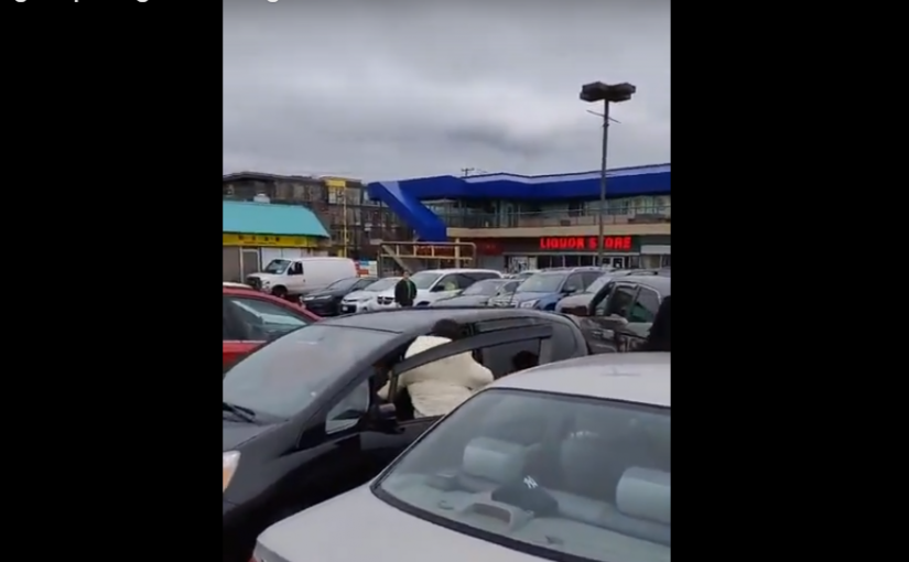 【有片】溫哥華東一街商場兩華人懷疑因車位問題而打鬥