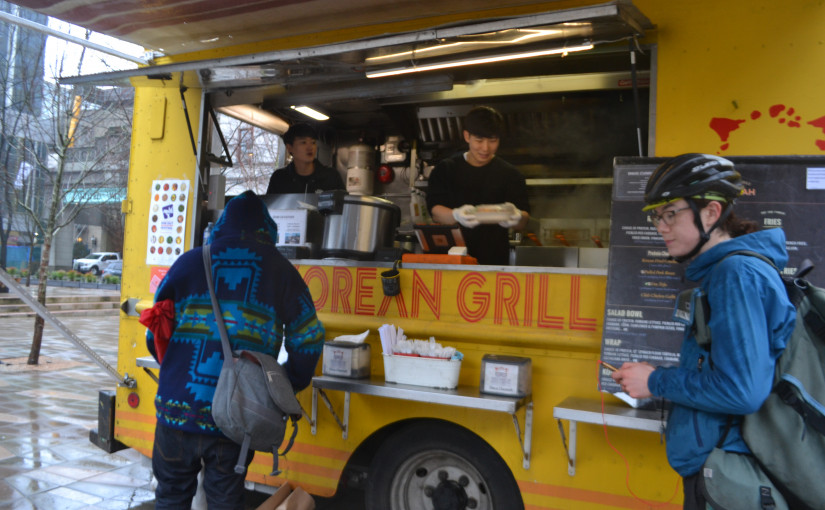 10餘輛美食車街頭列陣，溫市中心成為美食城