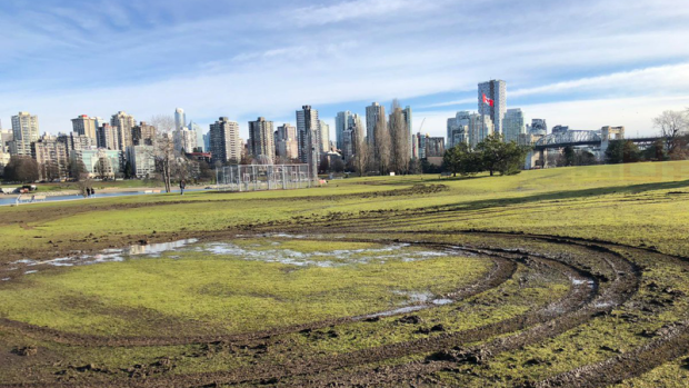 溫哥華Vanier公園草地遭破壞