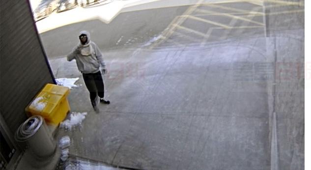 警方發佈圖像尋找在Brampton餐廳開槍的嫌犯