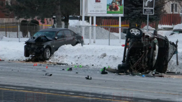 士嘉堡寶馬疑超速攔腰撞客貨車  司機拋車外亡2人重傷