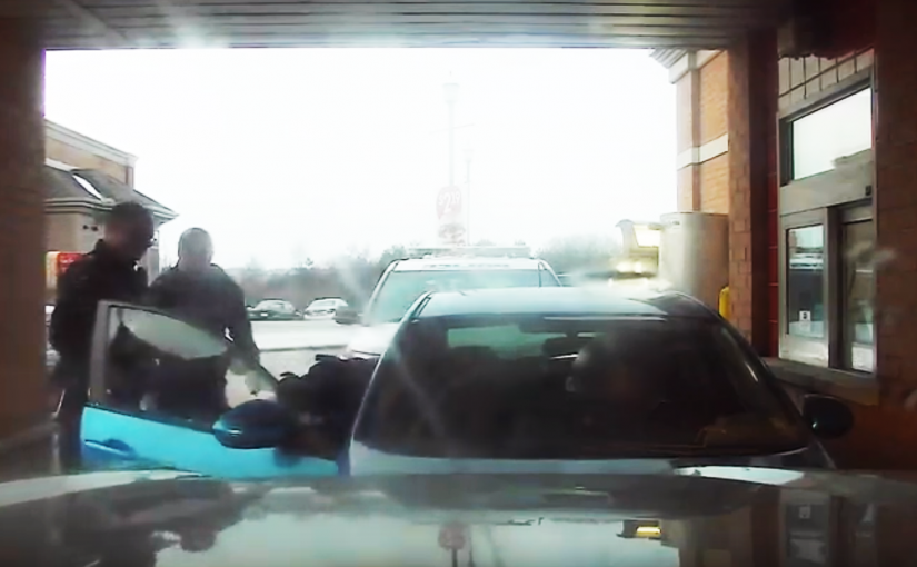 【拘捕視頻】約克警方破窗捕醉酒司機   酒精含量超標4倍