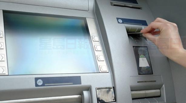 2女子提款機取錢遭賊刀架頸行劫   警疑為同一人所為