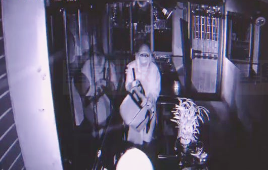 【多圖】匪徒斧頭劫士嘉堡商場珠寶店    1年遭3劫東主無奈擬遷舖