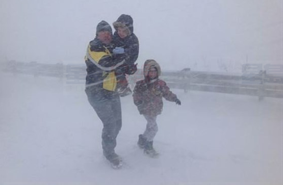 周二落冰粒冰雨降雪20厘米  80公里強風吹襲安省南