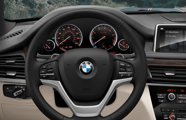 少年盗假身分買名車  開車撞警拒捕被控多罪