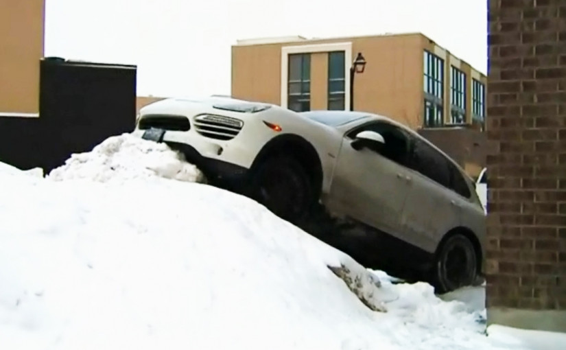 恐有人被困車內報警求助  好心市民意外助警擒兩傻賊