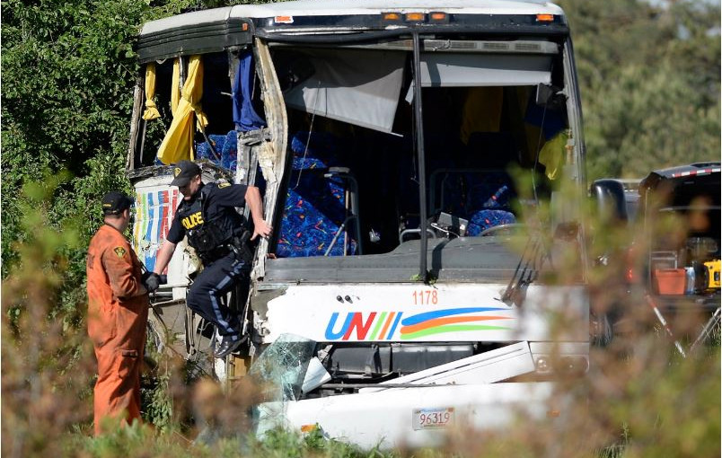 華人旅遊巴士在401號上發生嚴重車禍，巴士司機目前被控罪