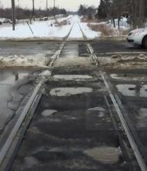 【有片】撞地洞全車毀 司機計劃提告