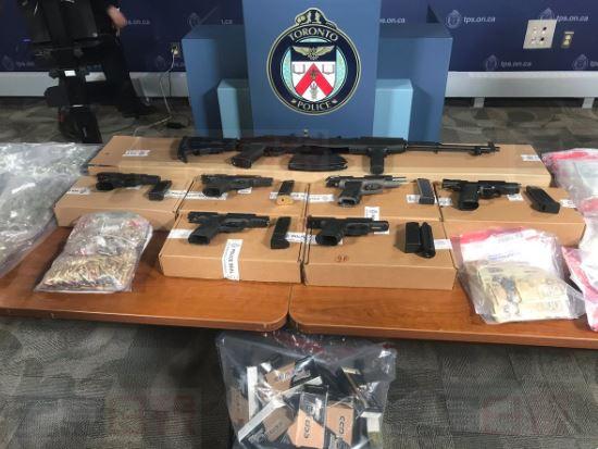 警方「摩西計劃」檢7槍千發子彈與毒品 1人被捕2人在逃