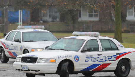 便利店員遭鐵錘打臉致頜骨折斷    多市連番劫案警拘3青年