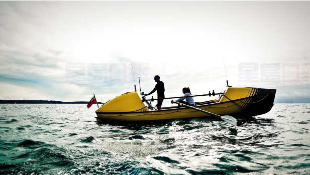 安省父女91天划艇跨越大西洋  6000公里鯨豚海龜相隨