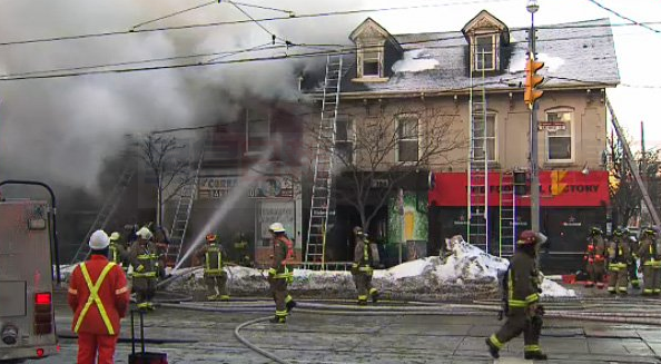【更新】多倫多市中心五級火 一死一重傷