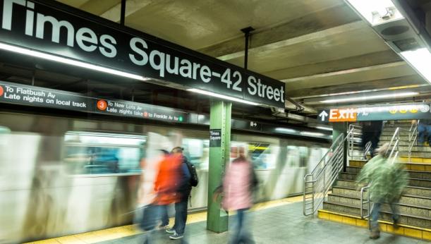 一歲男嬰「獨自」搭紐約地鐵 8個站後被發現