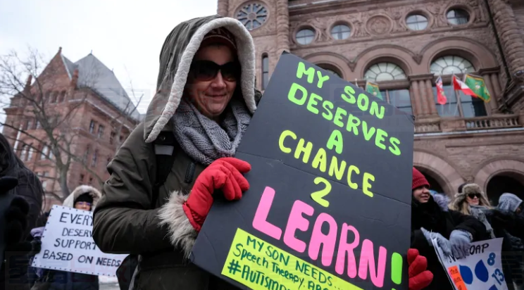 自閉兒童家長爆抗議怒潮  省府急撥款資助學校增師訓