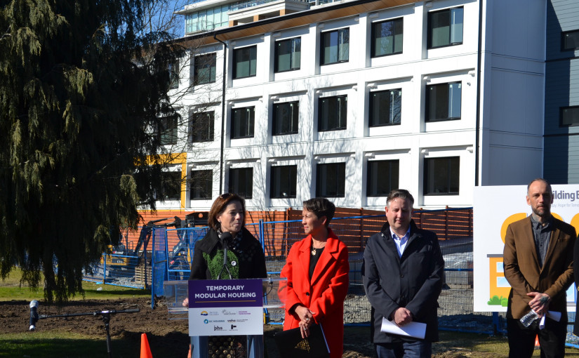 溫哥華華埠組合屋落成  以黑人女性命名