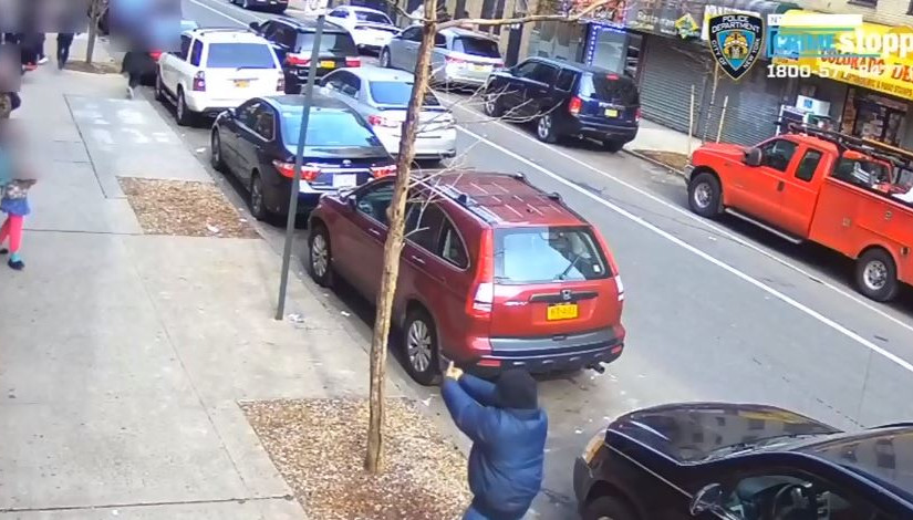 【視頻】紐約街頭槍擊  女童機警躲避