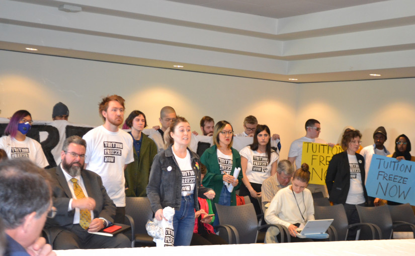 SFU漲學費，學生組織表示抗議