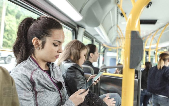 本拿比市議會支持為19歲以下人士提供免費公車服務