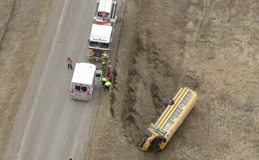 大多倫多以東有校巴翻車 兩學童輕傷