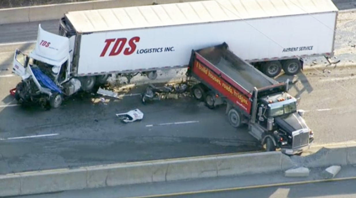 咸美頓以北公路3車相撞 4人傷 當中1人重傷