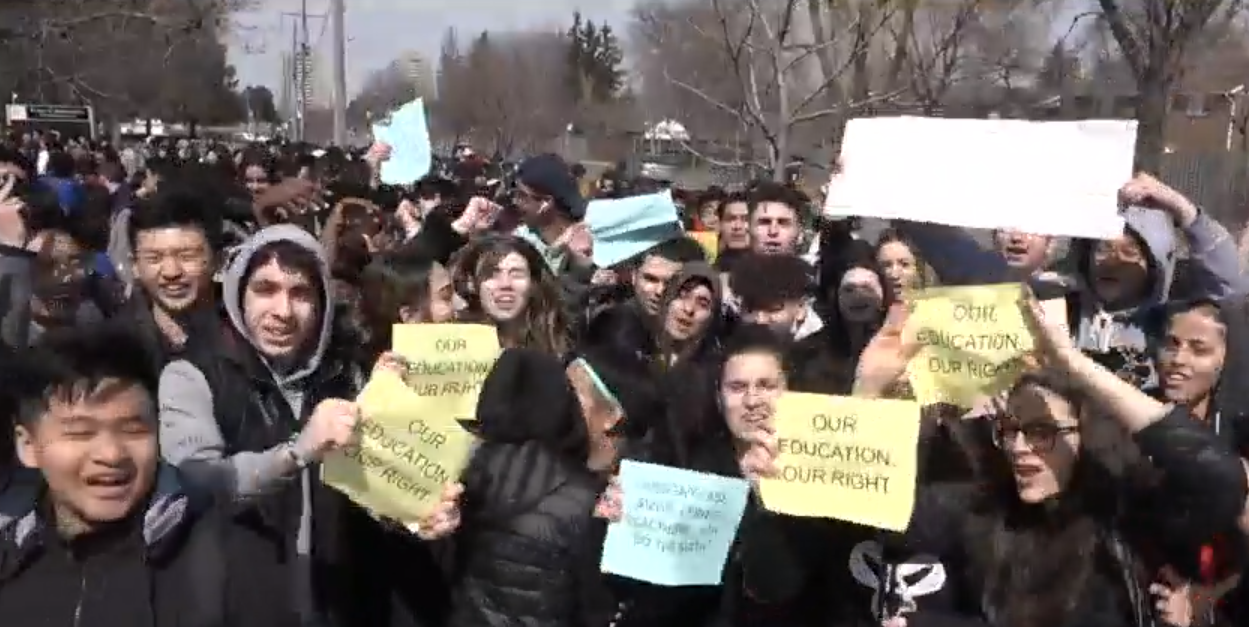 數萬中小學生走出課室  抗議安省新教育政策