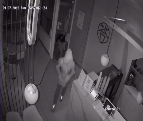 【有片】唐人街華人奶茶店  遭賊3分鐘閃電爆破洗劫
