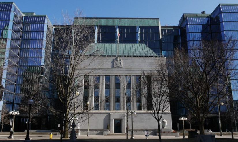 央行維持利率不變 料今年經濟接近無增長