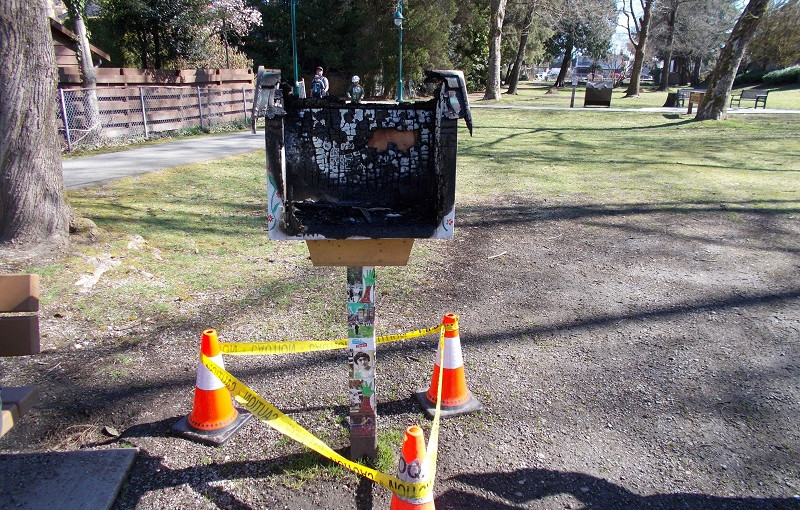 高貴林及高貴林港多個社區圖書分享箱遭焚毀
