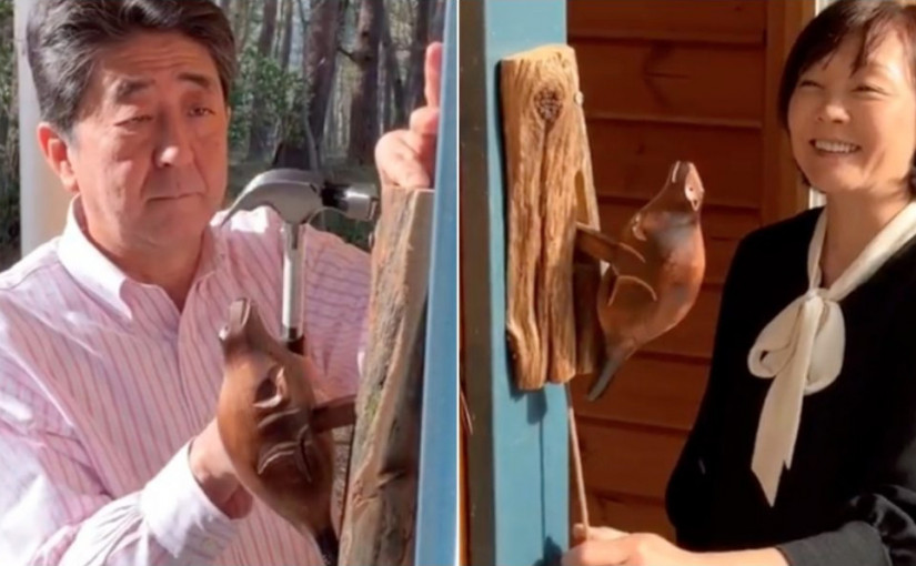 【有片】安倍曬出加拿大紀念品 小河狸恐怕要賣斷貨了