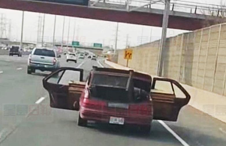 【有片】汽車兩後車門大開QEW飛馳   智探偵破雌雄盜賊案