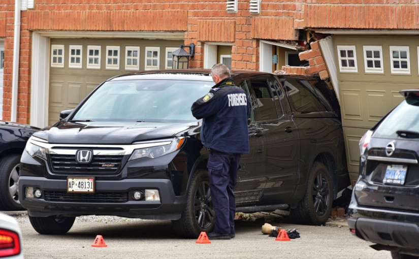 【突發】妻兒屋前車道遭丈夫駕車撞倒命危