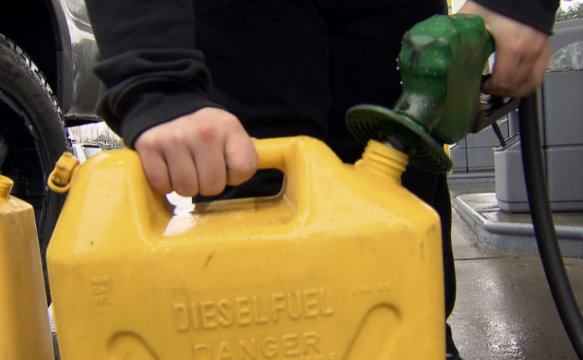 過邊境加油  最多可帶回6個汽油桶