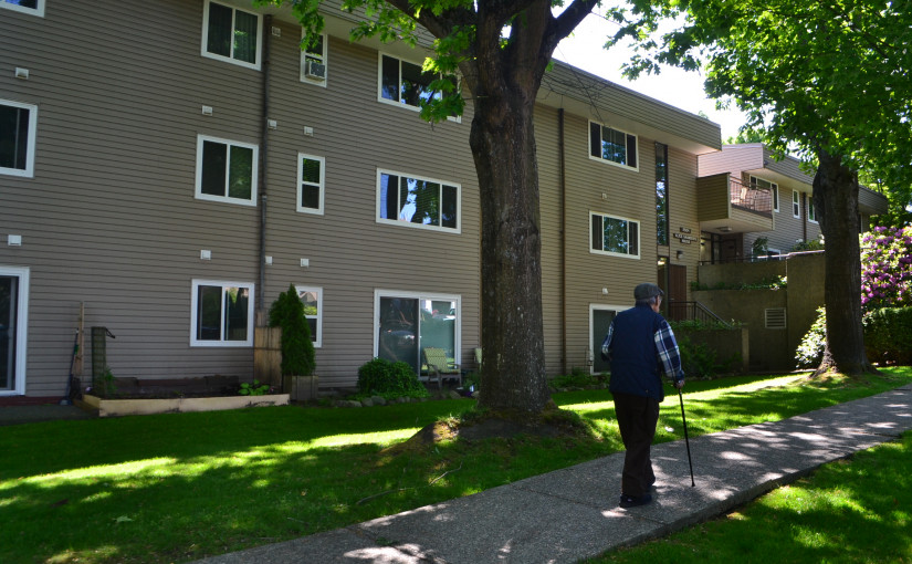 溫東低收入長者公寓辦派對 籲重新考慮拆遷計劃