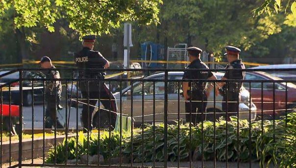 【突發】士嘉堡中學畢業生公屋戶外活動中槍死亡