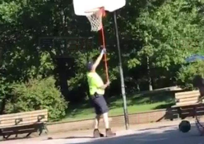 【有片】公園每天下午6時後「除籃」 青少年感不滿