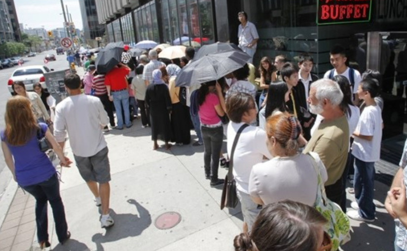 華人食肆國慶日請公民免費食大餐 網民大鬧不公