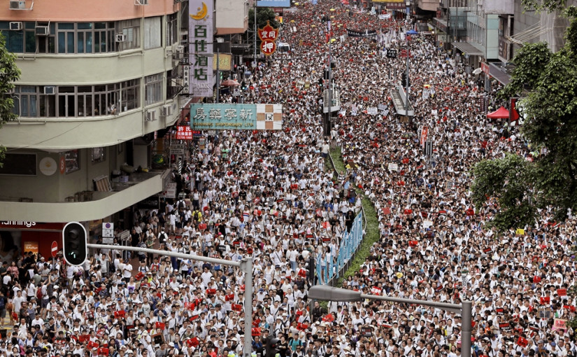 【視頻 / 多圖】 103萬人上街反修訂逃犯條例  特區政府回應周三如期二讀
