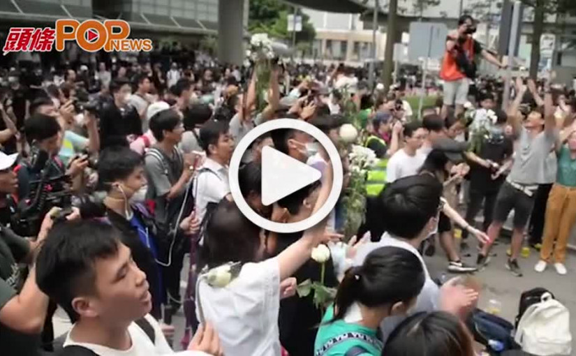 宣揚愛與和平          市民唱聖詩「淨化」警察