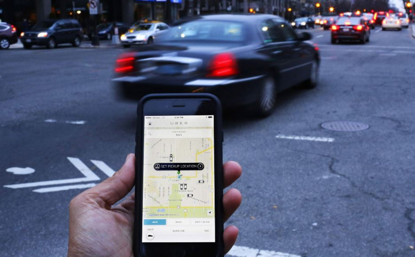 Uber司機藉看乘客手機 給自已100美元小費與最高評分