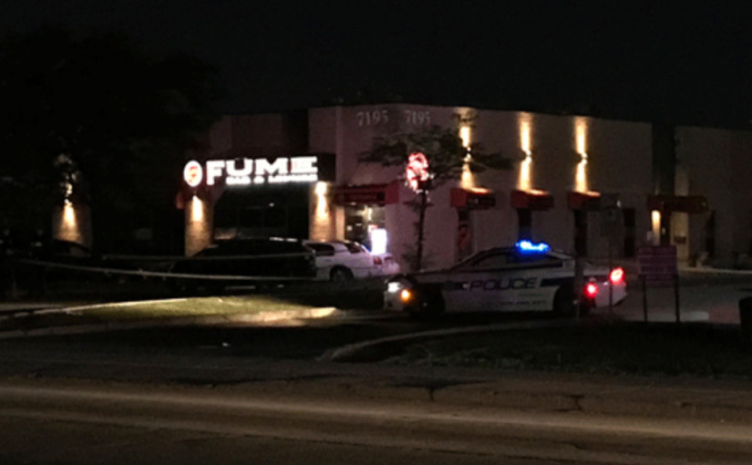 密市酒吧外一女子中多槍死亡