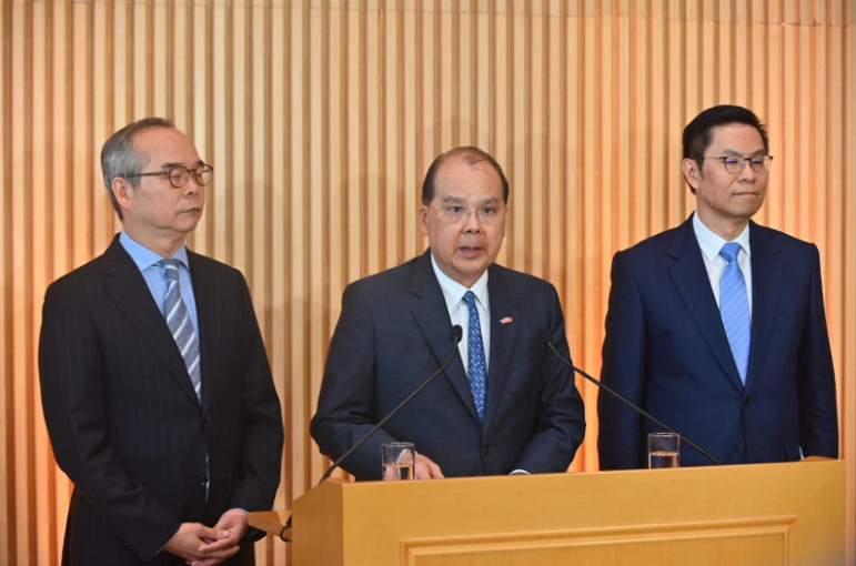 張建宗指元朗暴徒襲擊手無寸鐵市民令人髮指  就警方處理手法致歉