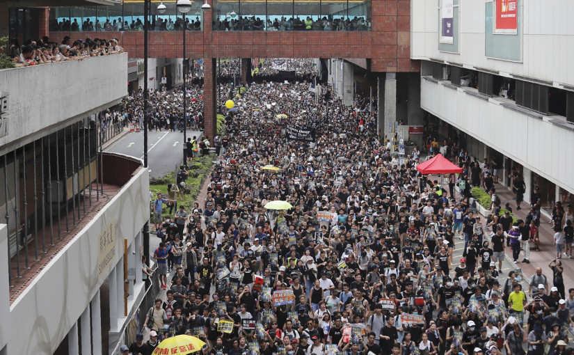 11萬人「反送中」沙田遊行   事後防暴警清場再起衝突