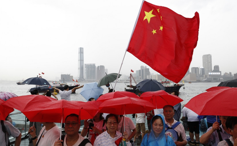 央視新聞播「護港集會」    新華社時評指暴力行動有預謀